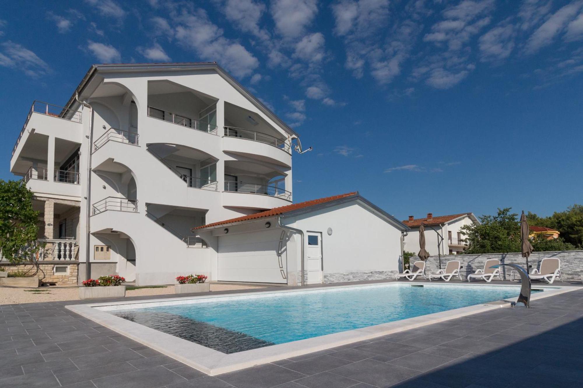 Apartmani Martin Mit Beheiztem Pool With Heated Pool Bibinje Bagian luar foto