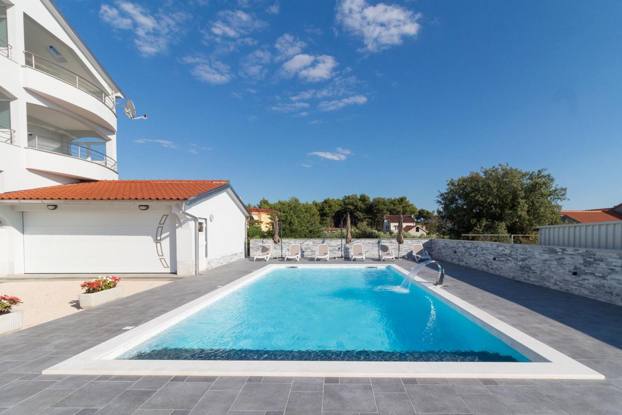 Apartmani Martin Mit Beheiztem Pool With Heated Pool Bibinje Bagian luar foto