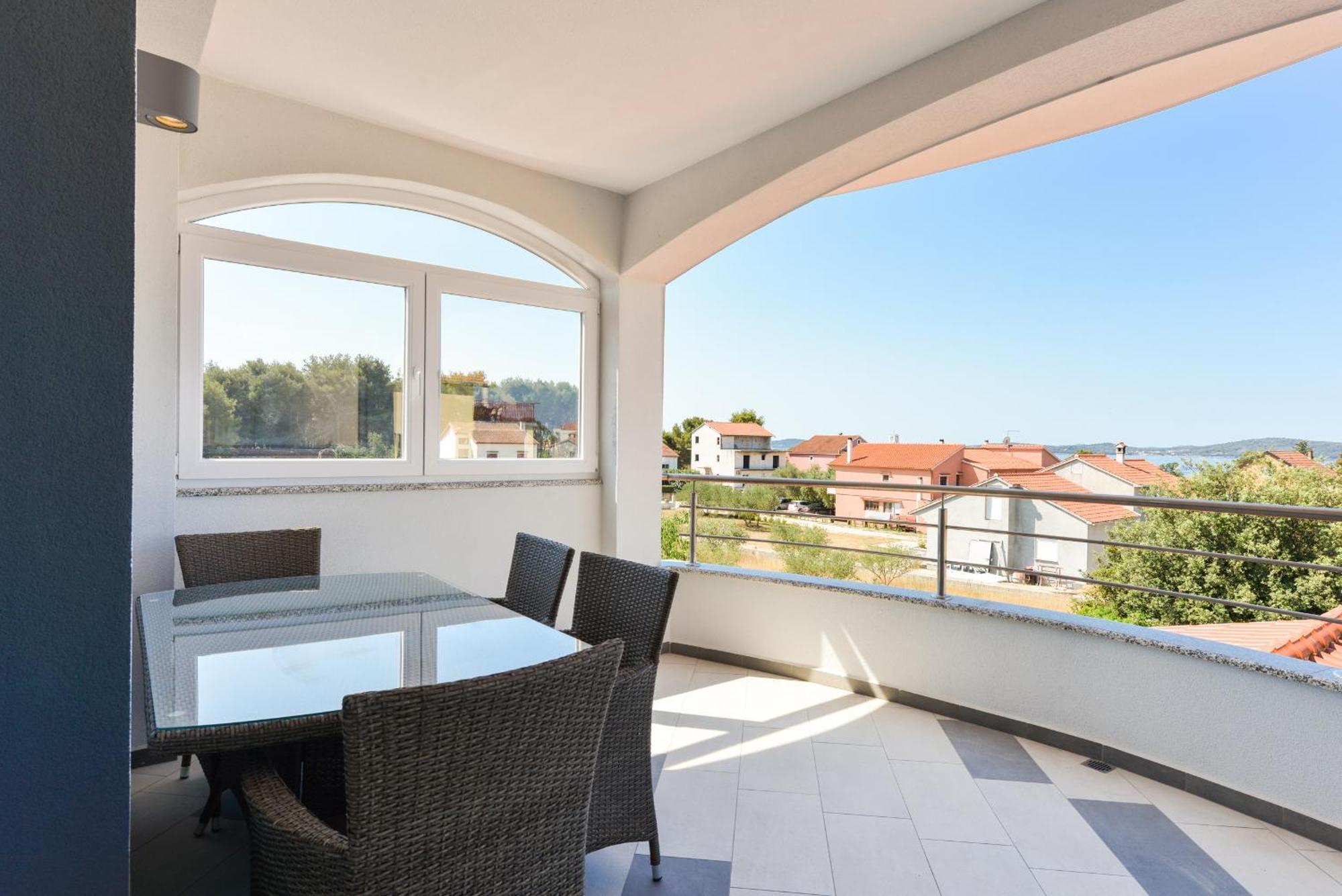Apartmani Martin Mit Beheiztem Pool With Heated Pool Bibinje Bagian luar foto