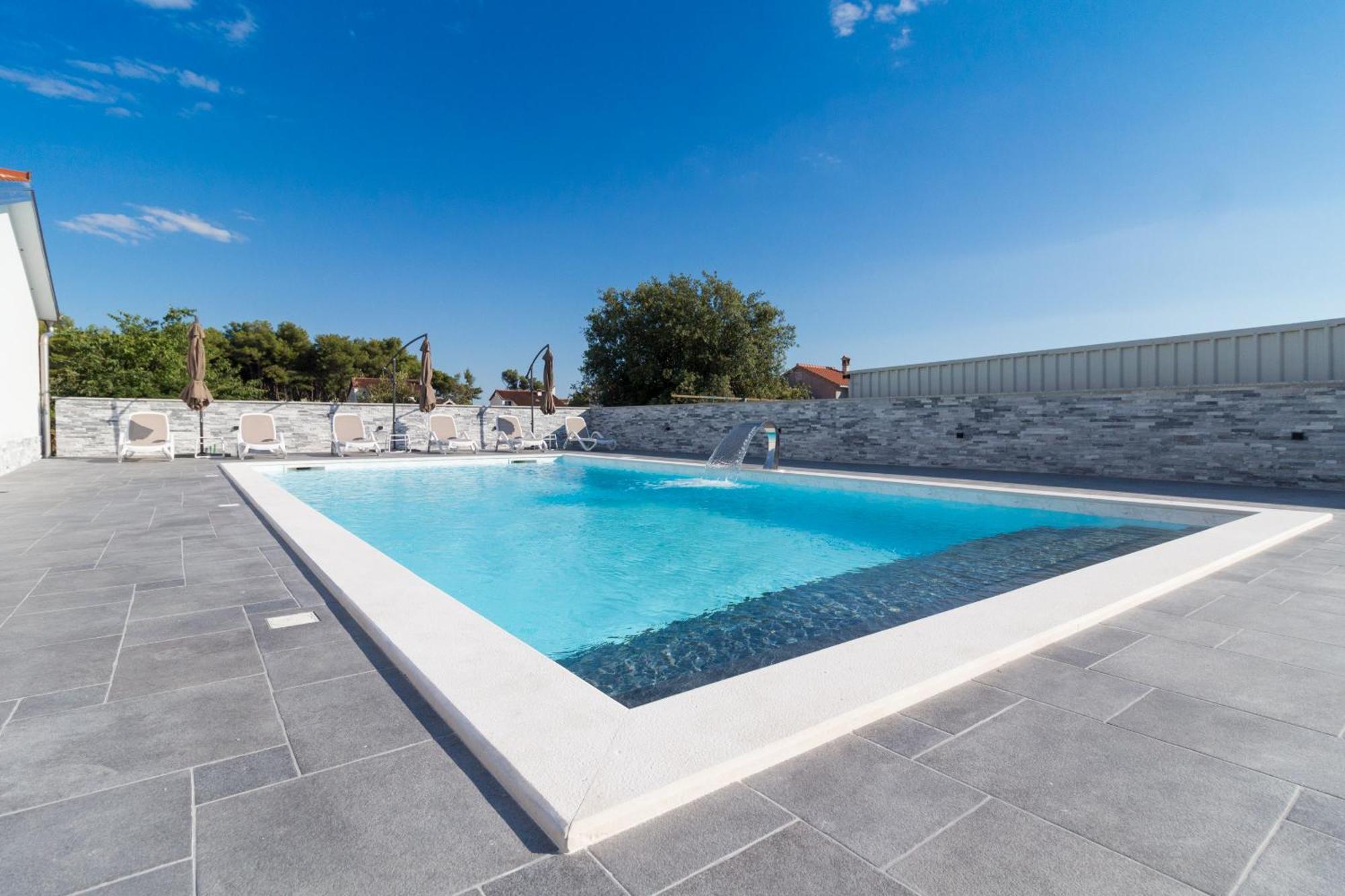 Apartmani Martin Mit Beheiztem Pool With Heated Pool Bibinje Bagian luar foto