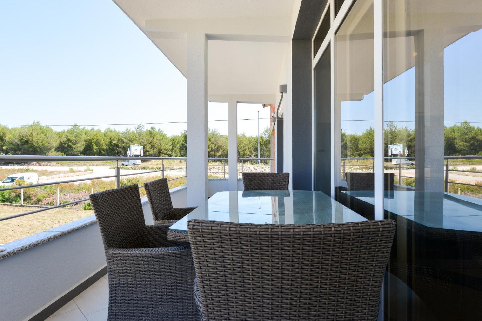 Apartmani Martin Mit Beheiztem Pool With Heated Pool Bibinje Bagian luar foto